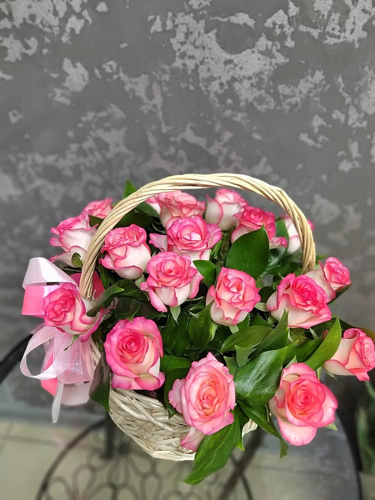 Цветочная композиция из Розы в корзине в Кшенский