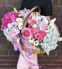 Композиция солнечный день в Кшенский Цветочная композиция из Розы, Хризантемы, Пионы и Лизиантусы в корзине в Кшенский