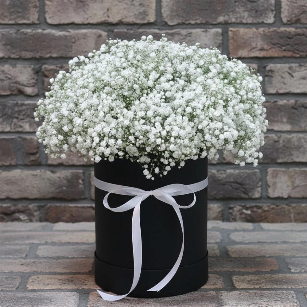 Цветочная композиция из Гипсофила в шляпной коробке в Кшенский