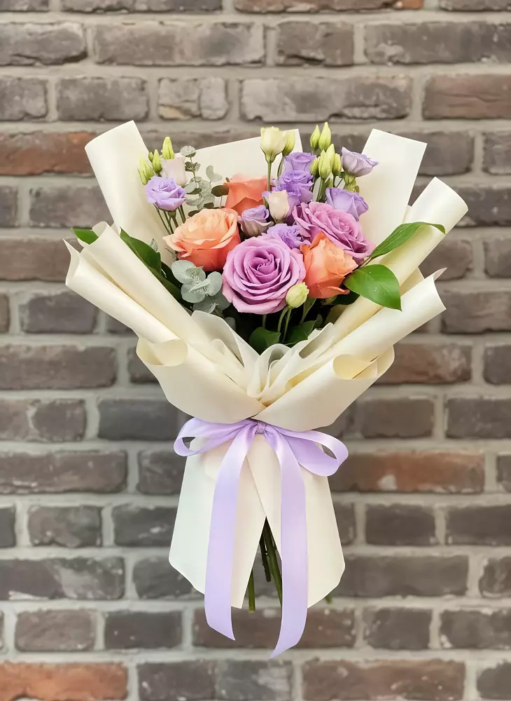 Букет цветов из: Лизиантусы и Розы в Кшенский