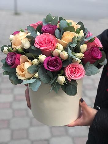 Цветочная композиция из Розы в шляпной коробке в Кшенский