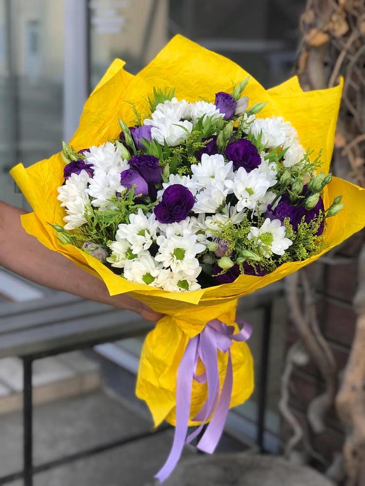 Букет цветов из: Ирисы, Хризантемы и Ромашки в Кшенский