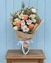 Букет цветов из:  Альстромерии, Лизиантусы, Розы и Хризантемы в Кшенский