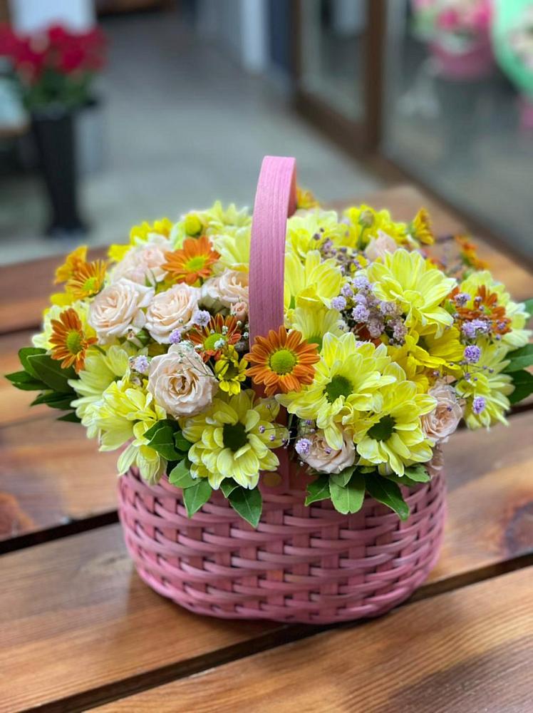 Цветочная композиция из Хризантемы и Розы в корзине в Кшенский