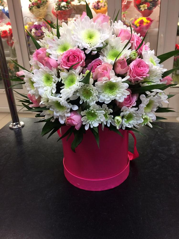 Цветочная композиция из Розы и Хризантемы в шляпной коробке в Кшенский