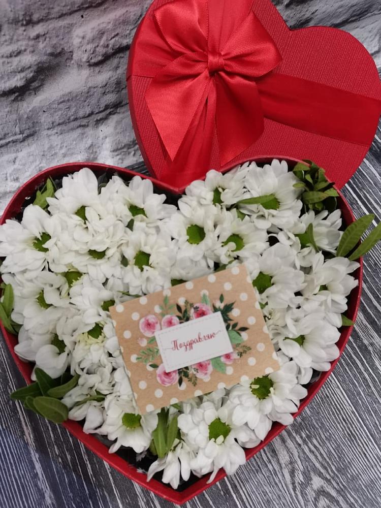 Цветочная композиция из Хризантемы в виде сердца в Кшенский