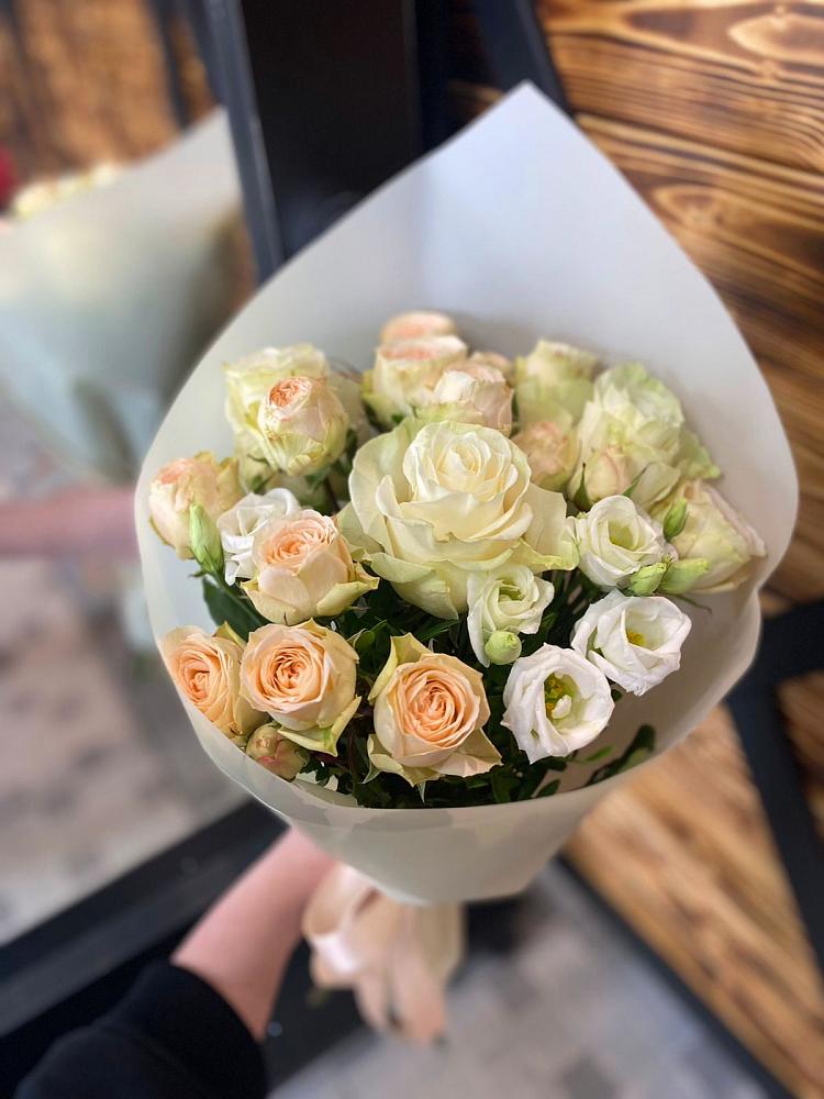 Букет цветов из: Розы и Лизиантусы в Кшенский